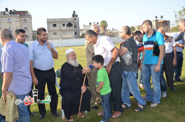  كفرقاسم - فيديو : تتصافح الايدي وتتعانق الرقاب في صلاة عيد الاضحى المبارك في المصلى ومشاركة واسعة مع الابتسامة 